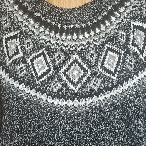 Beautiful winter sweater - Picture 2 of 4